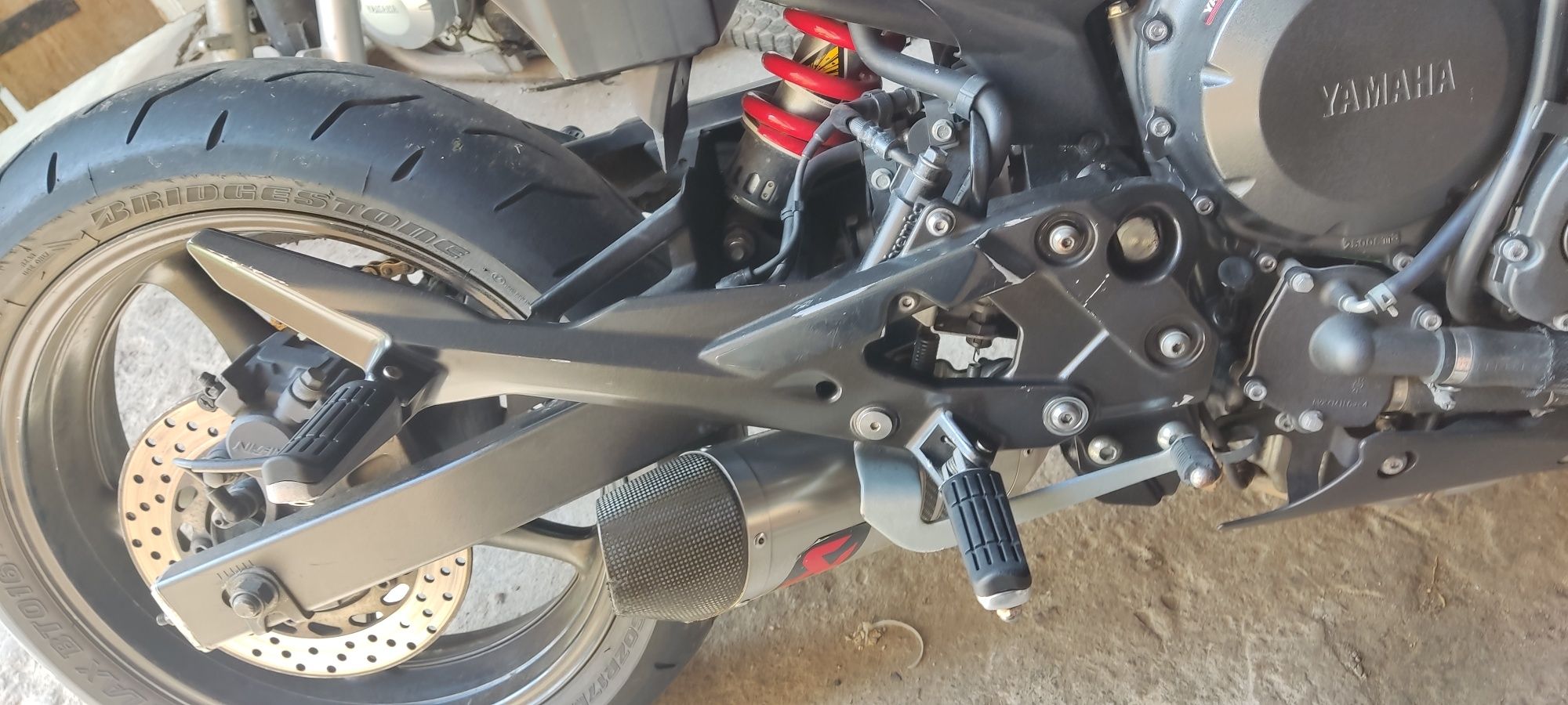 Yamaha xj6 podnóżek set  komplet