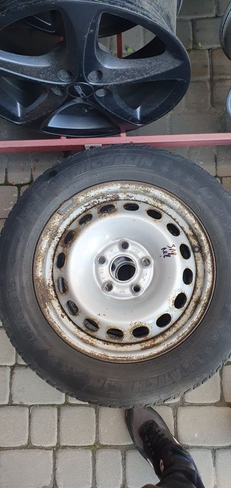 Продам зимнюю  резину с дискам  195/65/15 Michelin alpin 5 с дисками