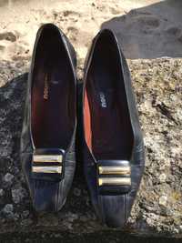 Sapatos senhora Romeu vintage tam. 38 pele pretos com aplicação dourad