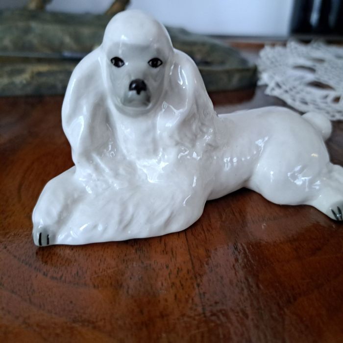 Figurka porcelanowa sygnowana, pudel
