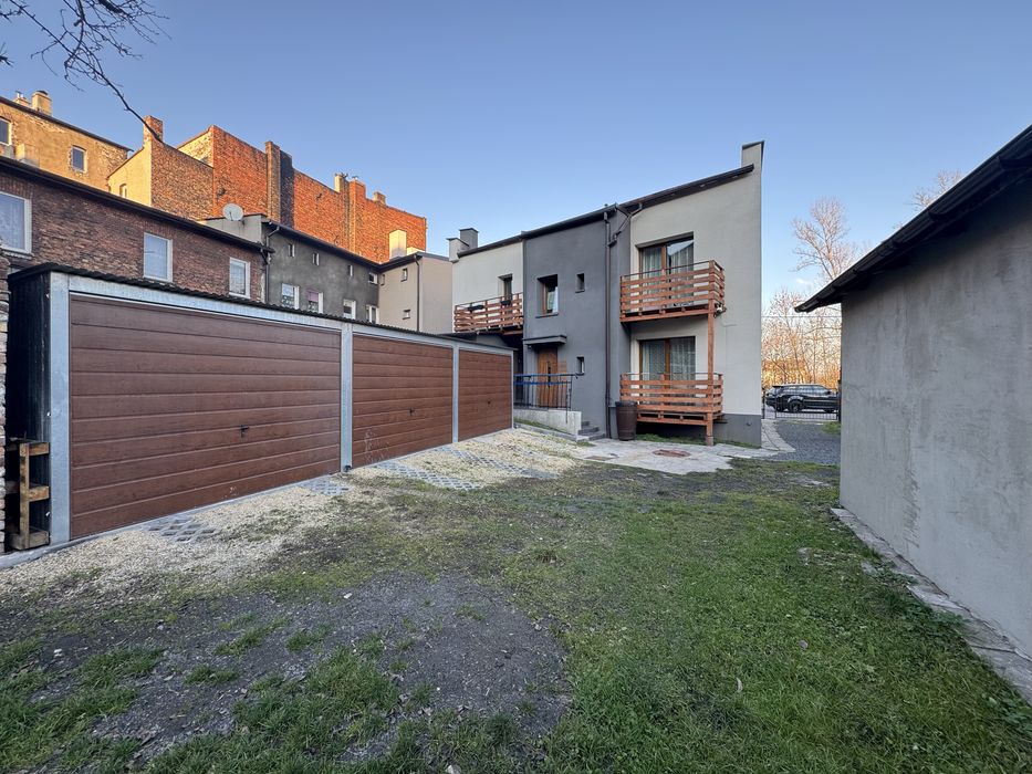 Garaz na terenie prywatnym