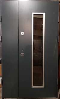 Вхідні металеві двухстворчаті полуторні двері 120 см чи 1200 мм