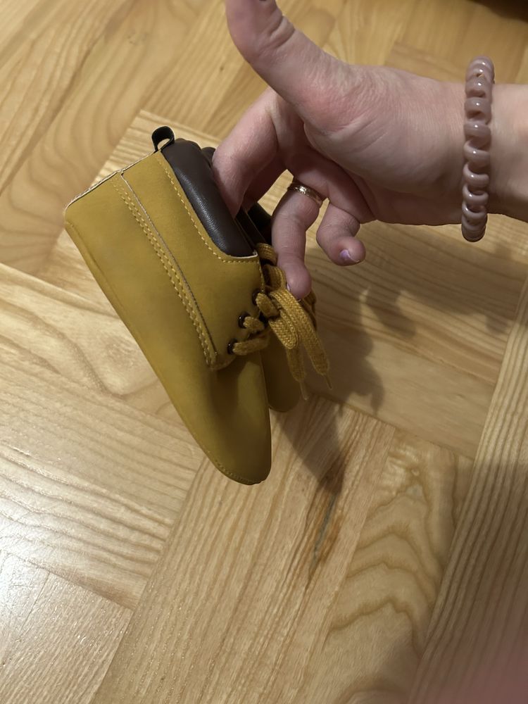 Buty niechodki musztardowe