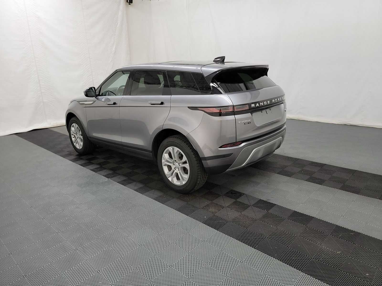 Range Rover Evoque 2020 року