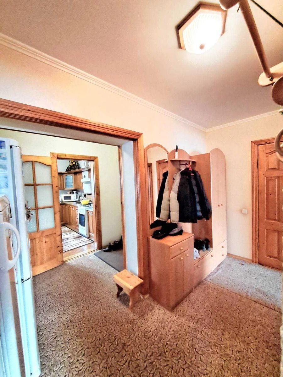Продам 3-и к/к 76 м2 в елітному будинку з закритим двором в центрі..