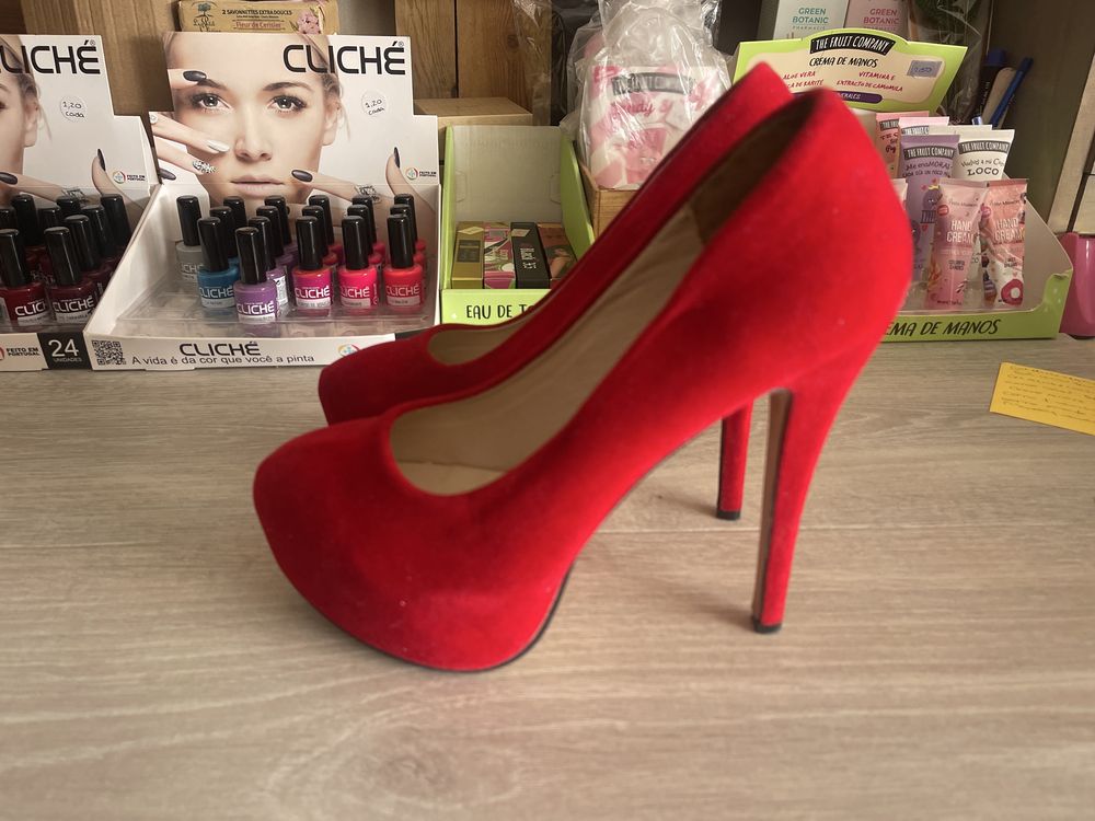 Sapatos para cerimonia vermelhos