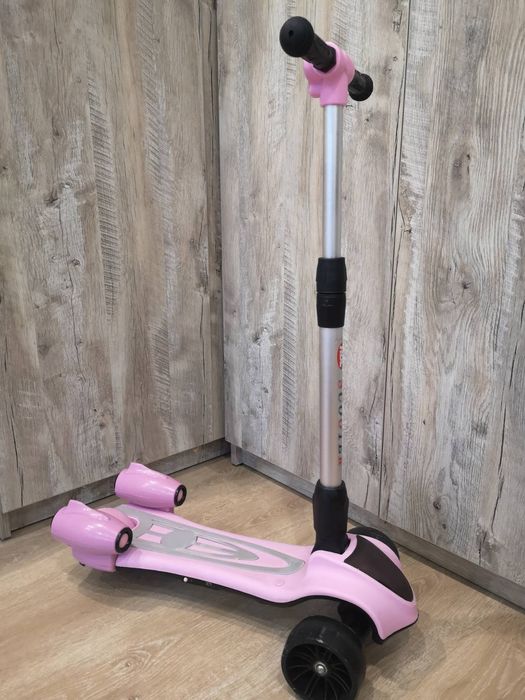 Дитячий самокат трьохколісний з музикою та парою