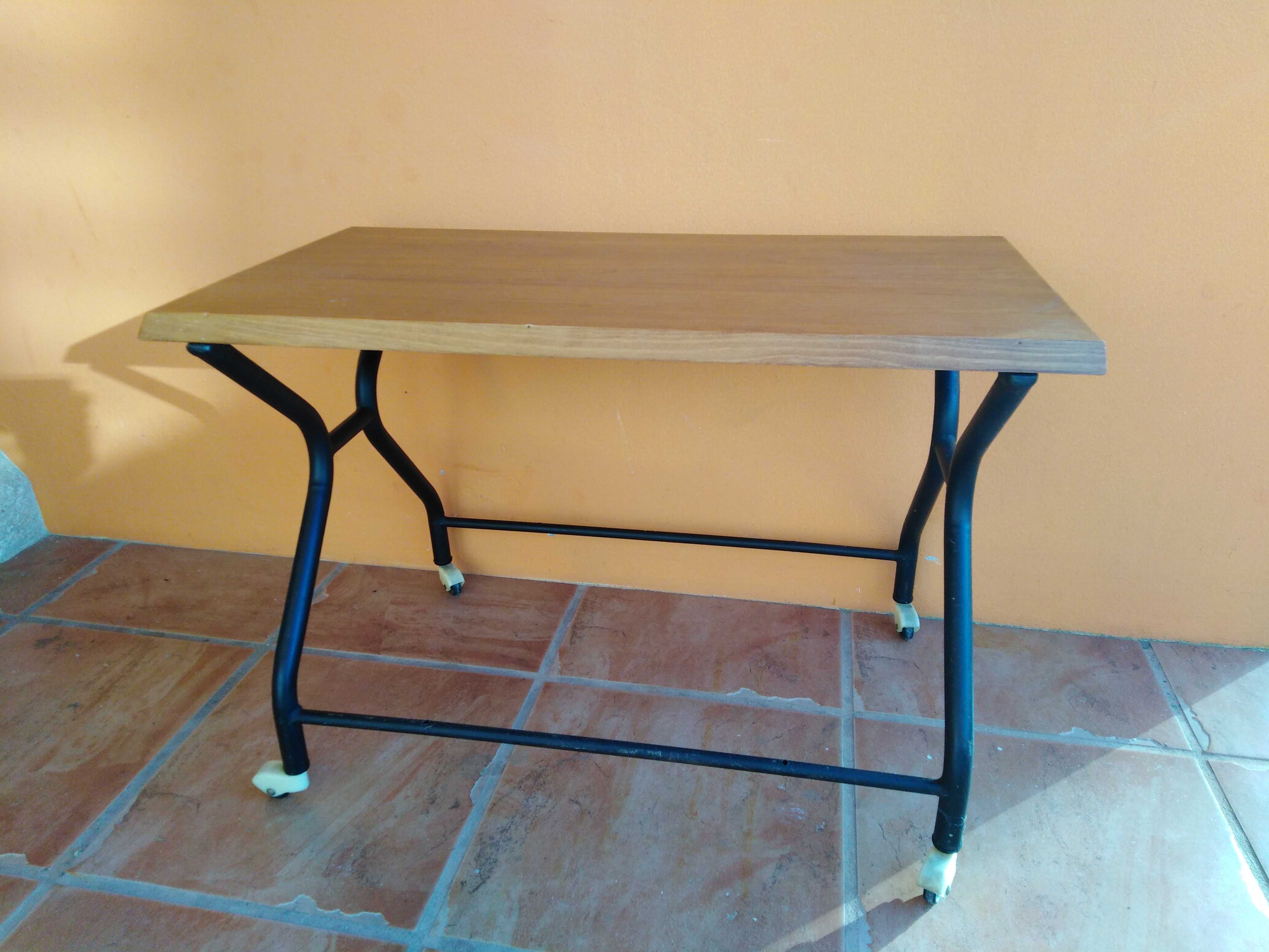 Mesa de apoio estilo industrial