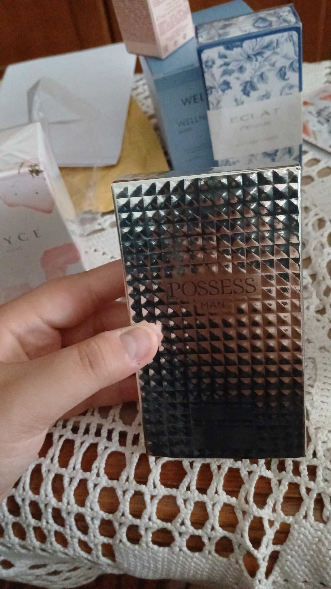 Perfumes masculino e feminino