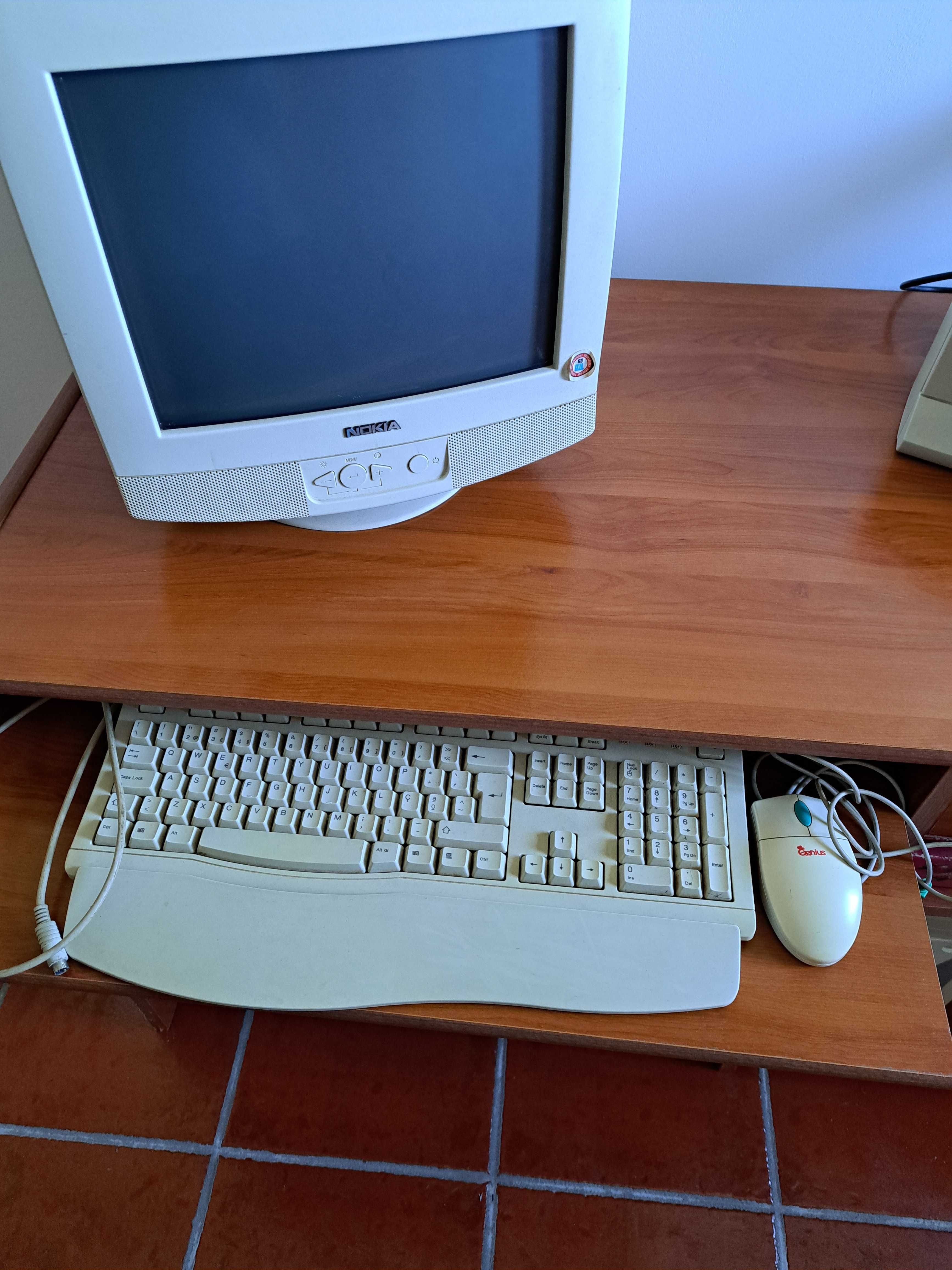 Vendo computador antigo