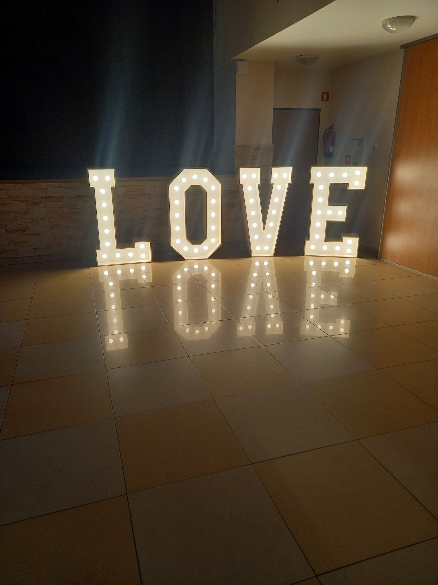 Wynajem namiotów napis Love, leżaki,stoliki,krzesła,zjeżdżalnie,  itp.