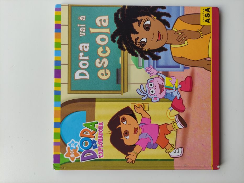 Dora vai à escola