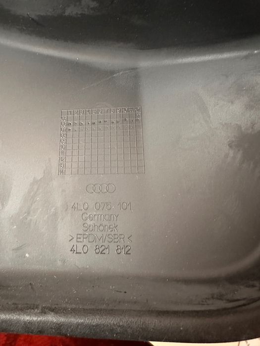 Audi Q7 4L 2007- Оригінальні задні Бризговики 4L0075101 Ауді Ку7 Кю7