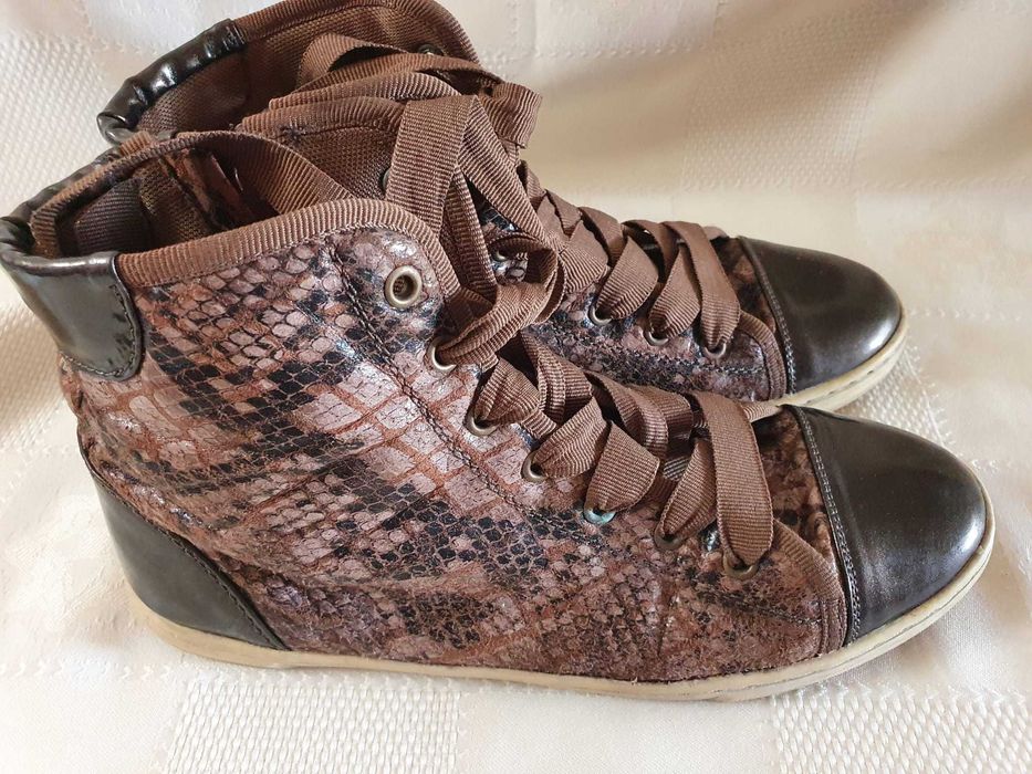 Ténis N.40, Tipo Allstar, com padrão, muito confortável.