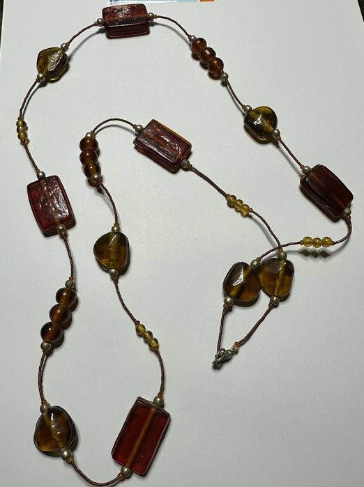 Длинные бусы медовое стекло