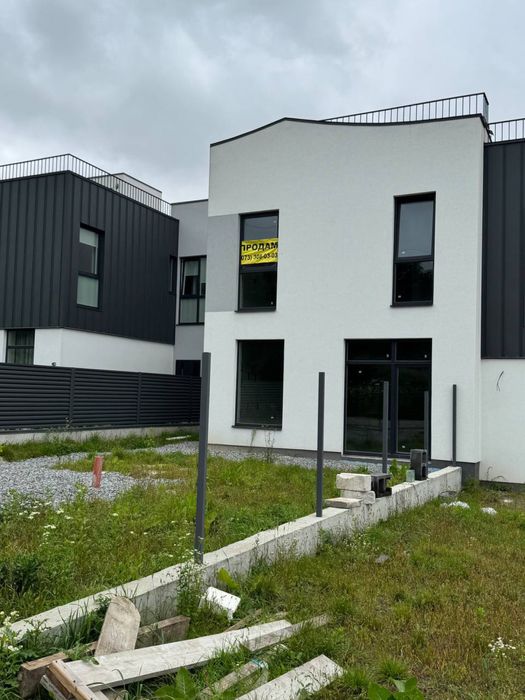 Котеж з подарунком