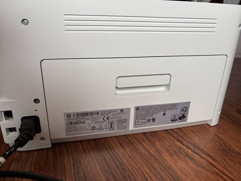 Drukarka HP Color Laser 150nw kolor brudzi