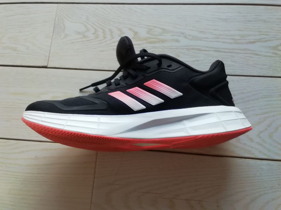 Obuwie sportowe. Damskie. Adidas.