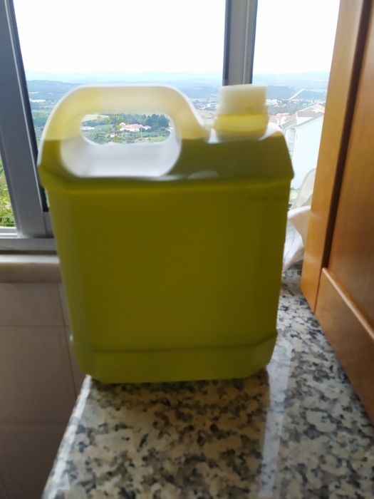 Vende se azeite ( novo ) da zona da beira baixa