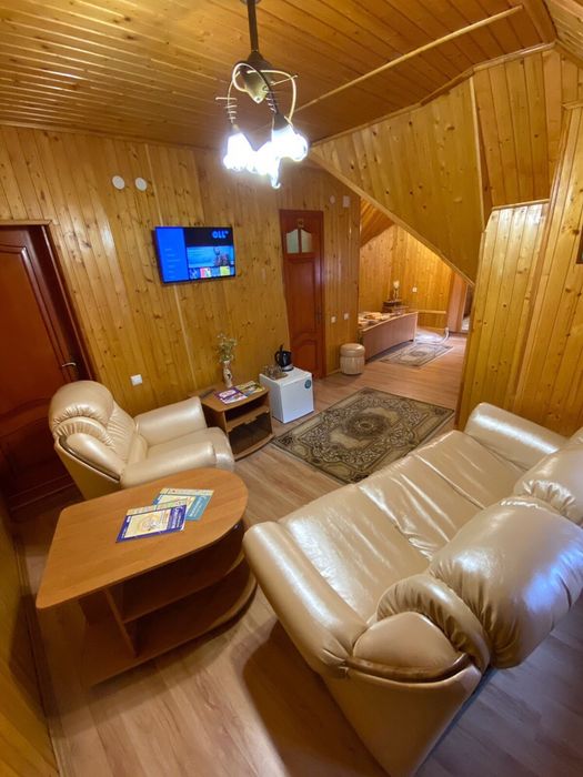 Продається котедж на 10 номерів у м. Яремче