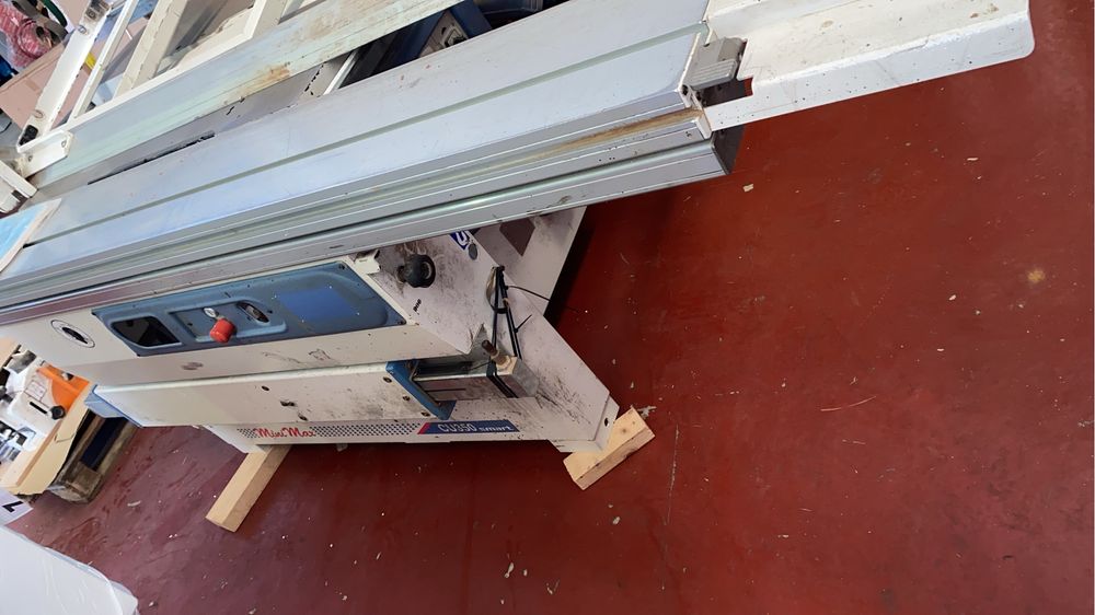 Univerdal “monofiasica” com esquadrejadora marca Mini max grupo SCM