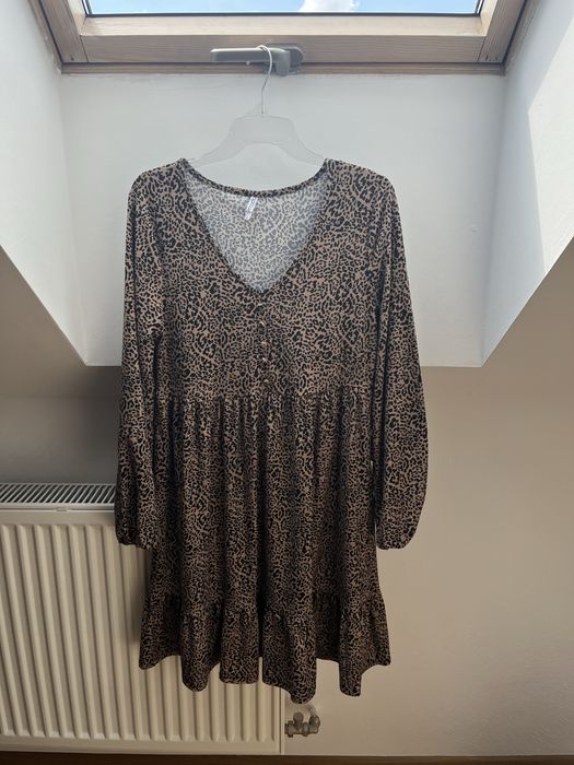 Sukienka midi panterka z Moodo