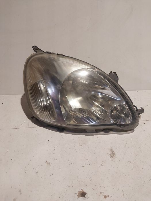 Toyota yaris Lift I 1 prawa lampa przednia reflektor prawy