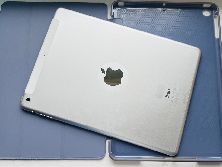 iPad Air Wi-Fi + LTE (4G) 64GB як новий