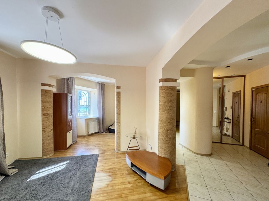 Продаж квартири 3-х кімн 118 м2 на Ливарна 9