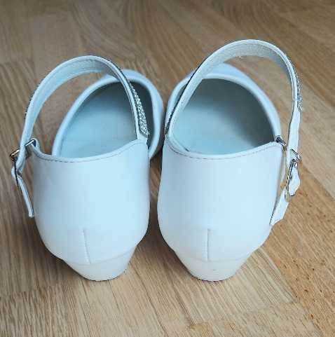 Buty białe komunijne dziewczęce