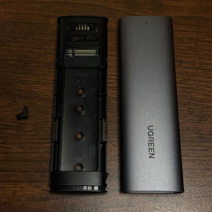 Obudowa kieszeń na dysk M.2 SSD UGREEN