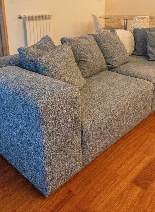 Sofá cinzento moderno e confortável – 4 lugares - 2,5m de largura