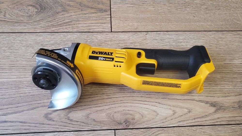 Zestaw 7 narzędzi DeWalt+ 3 baterie. Skrzynka i torba gratis!