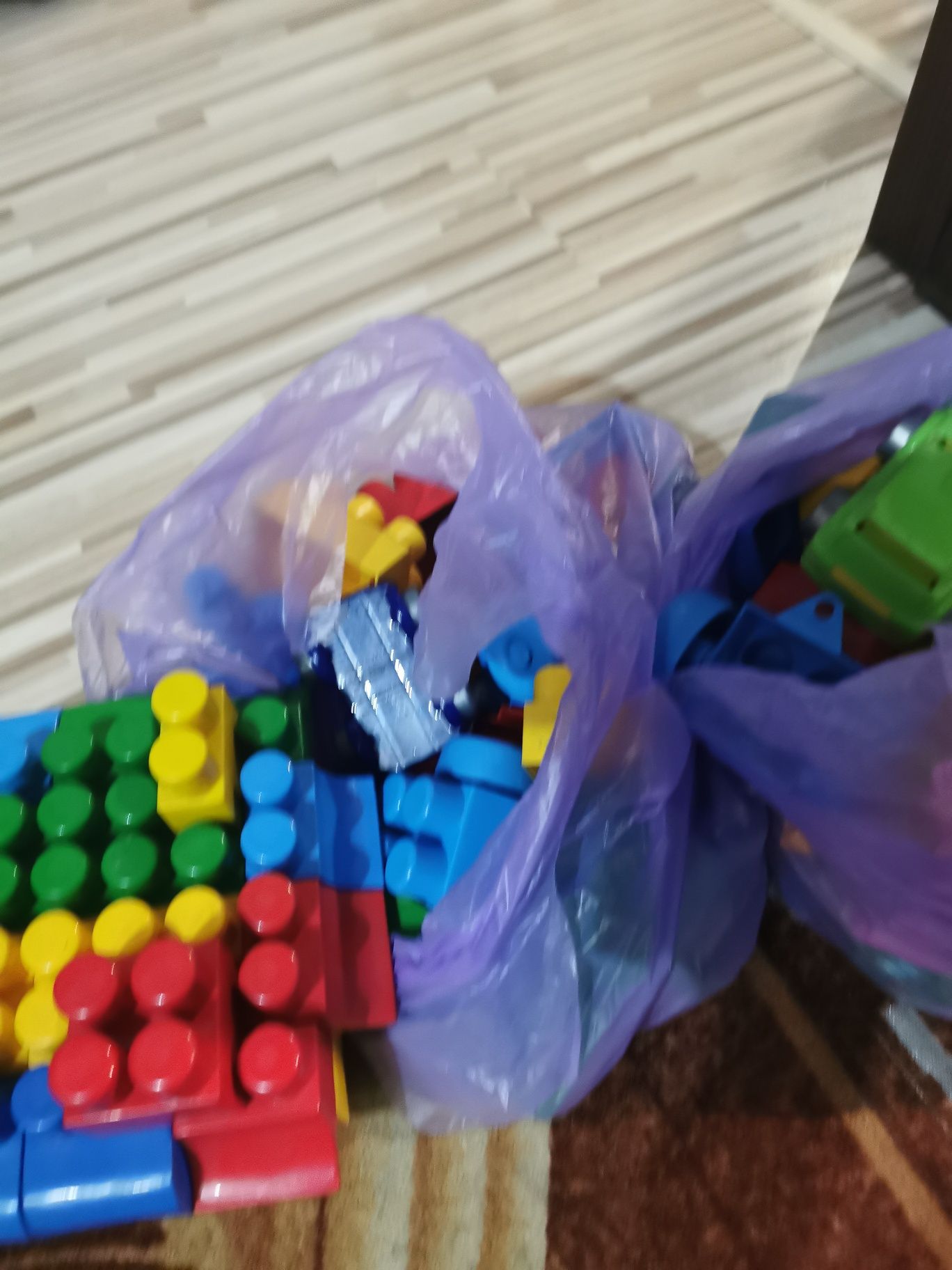 Klocki z wadera i inne dwa worki klocków