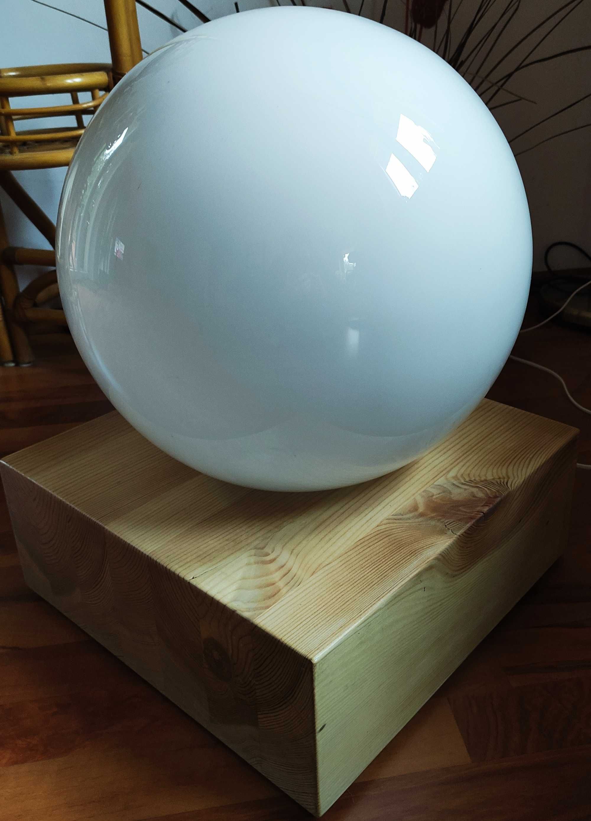 **Lampa stojąca, designerska, drewno i szkło**