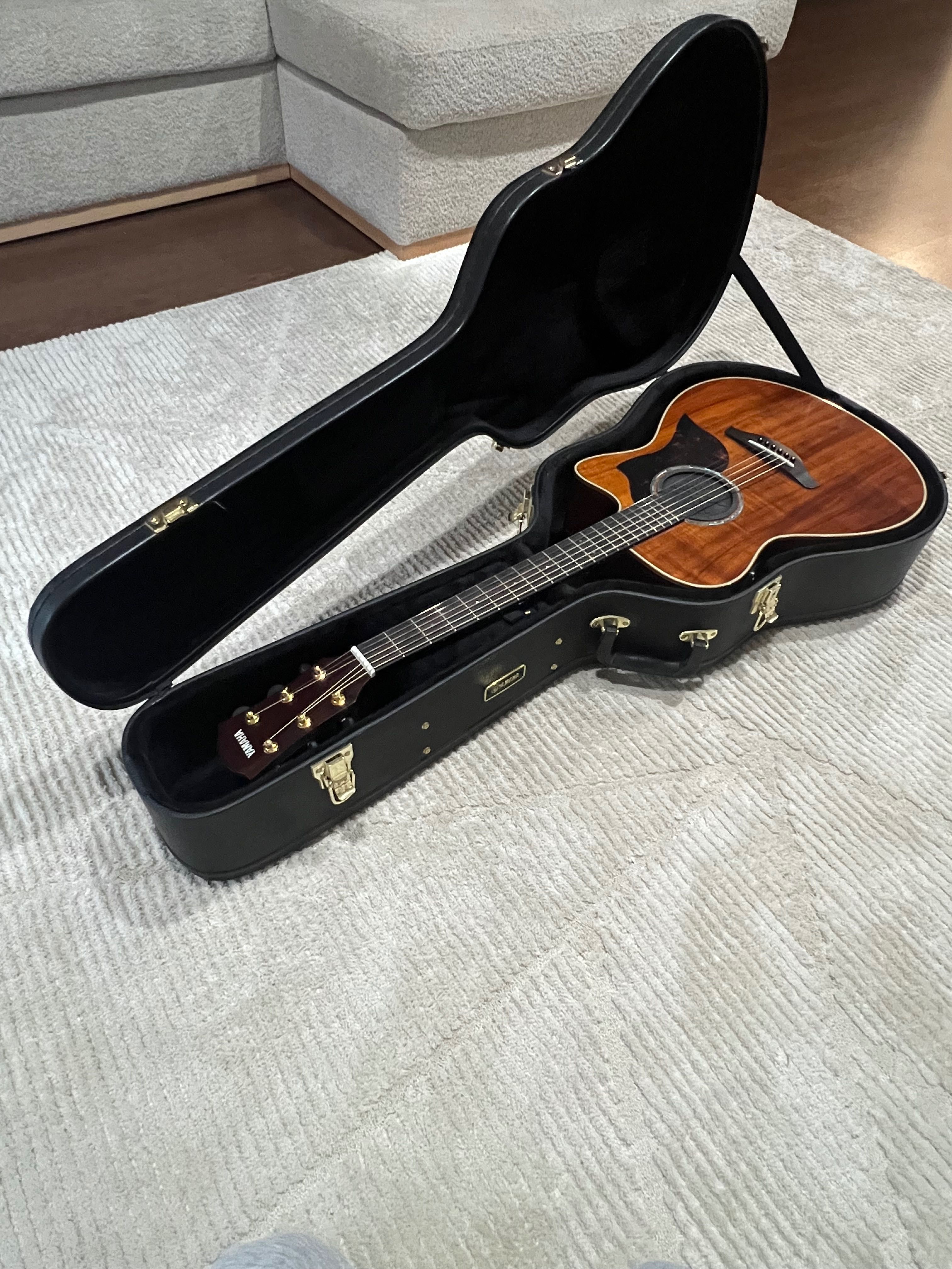 Guitarra nova - YAMAHA AC4K edição especial