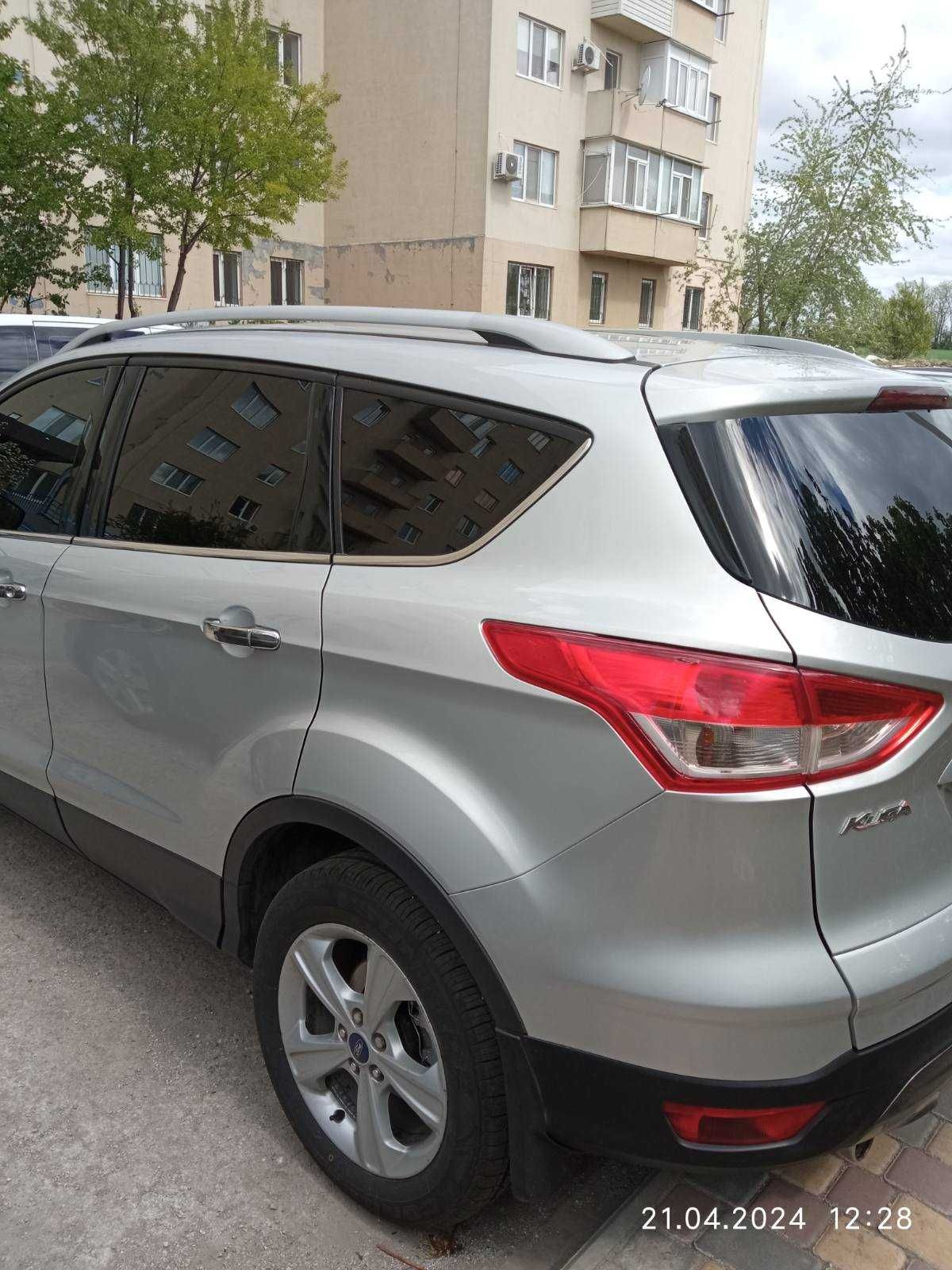 Кросовер Ford Kuga 2013