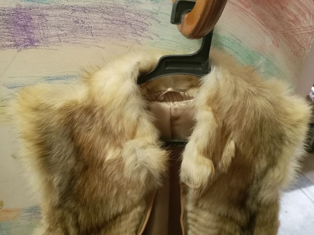Продам хутряний жилет з лисиці