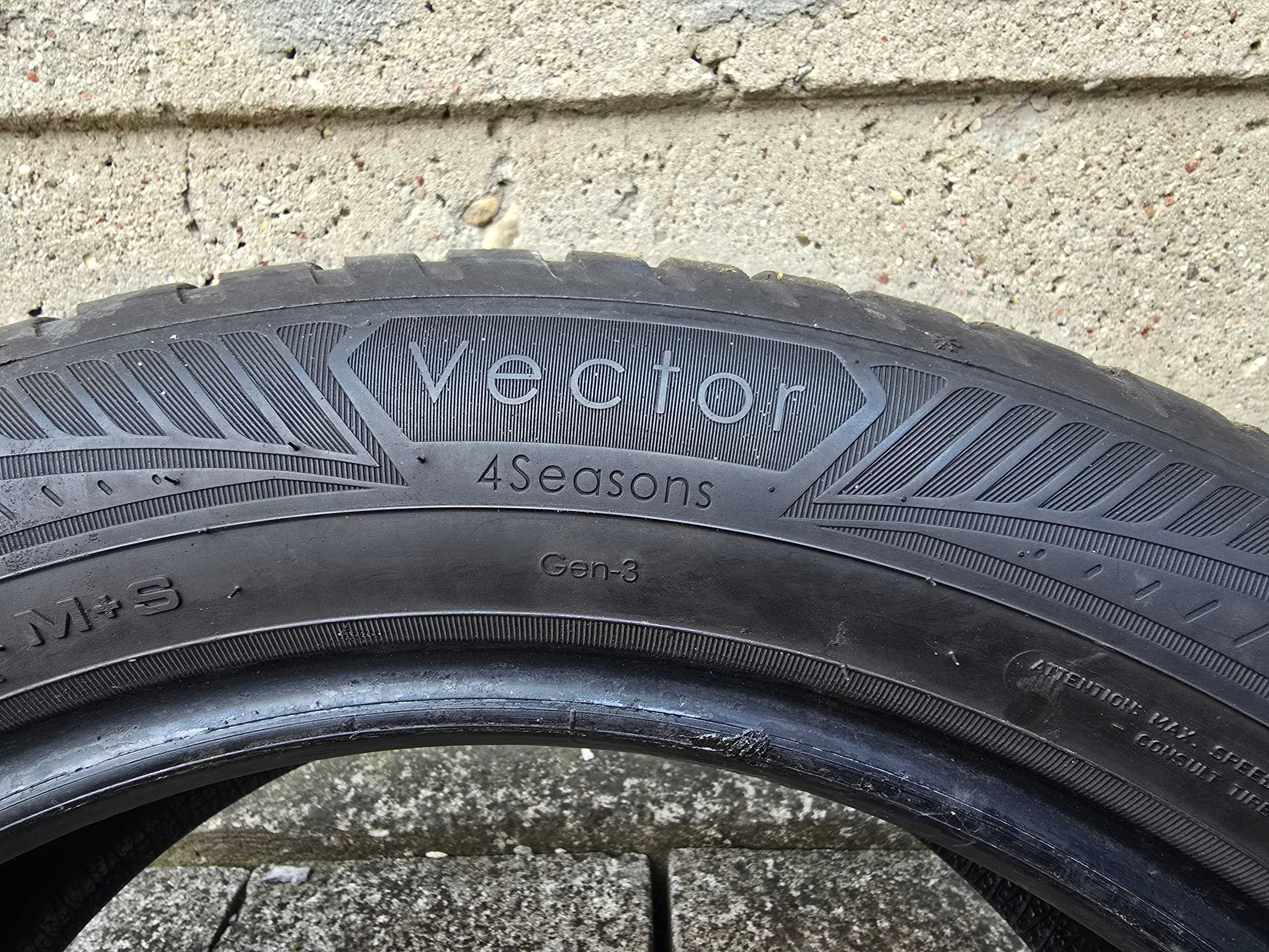2x Goodyear Vector 4Seasons Gen-3 215/55/R17 98W