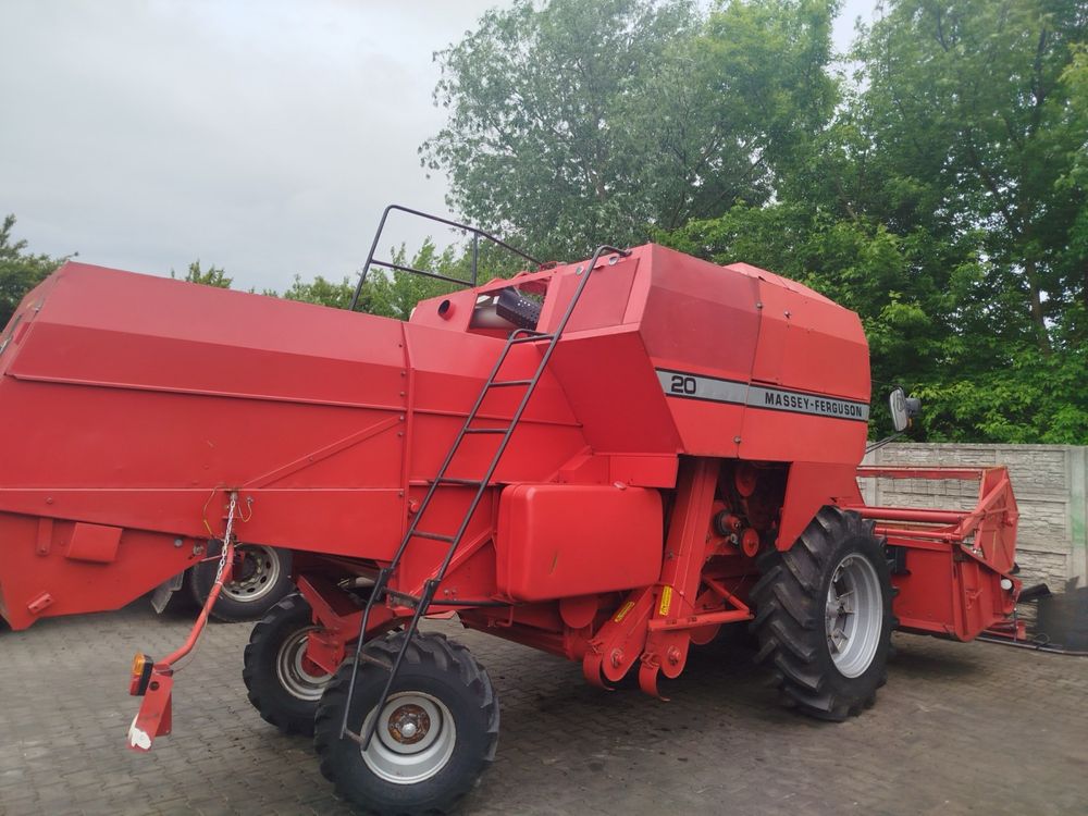 Комбайн зернозбиральний Massey Ferguson 20. Майсей Фергусон 20