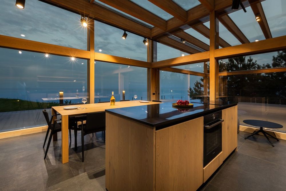 Дом-бункер Джеймса Бонда от KAGER на Киевском море за btc. Свой пляж!