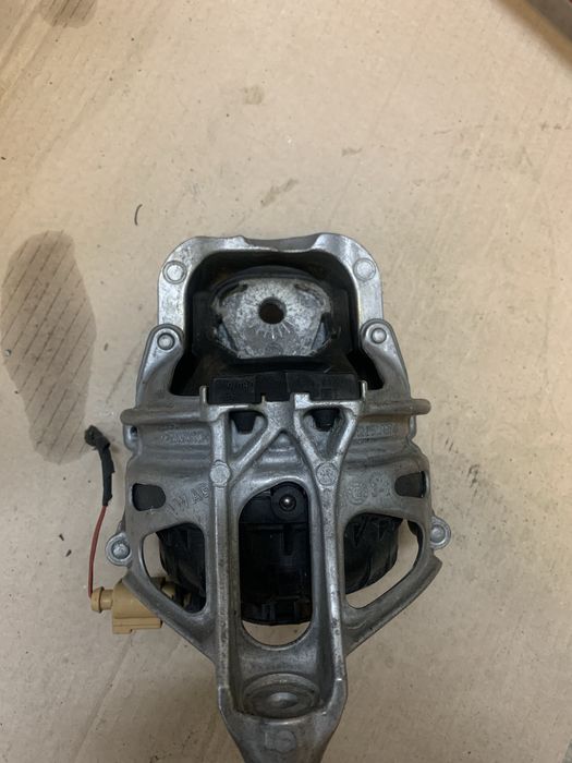 Подушка двигуна права Audi q5 80a 2017-2022 4M0199372B