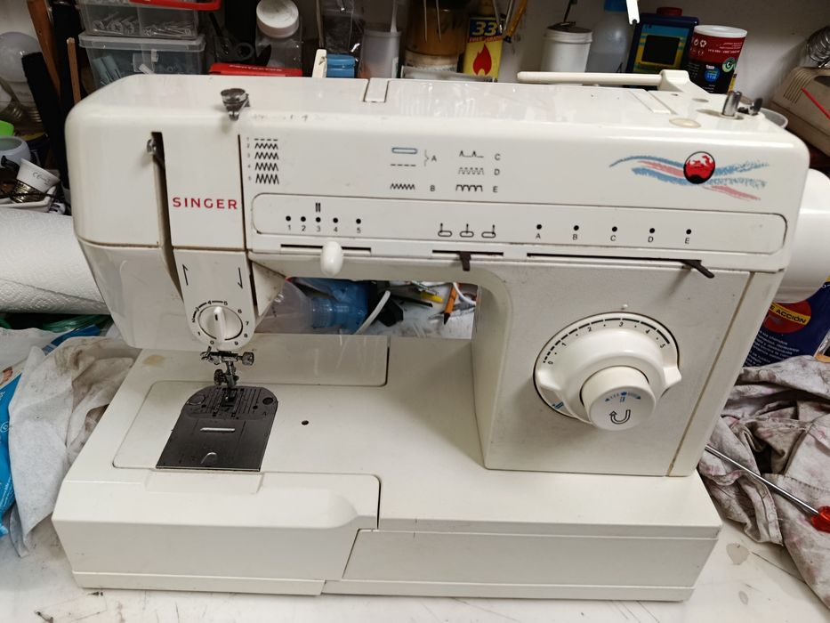 Máquina de costura Singer 5805C