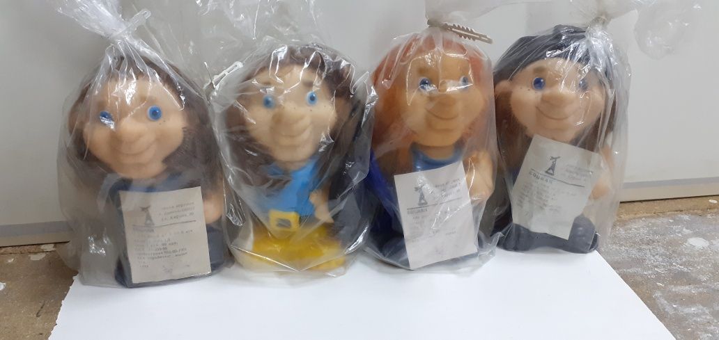 Игрушки резиновые Донецк и Днепр.