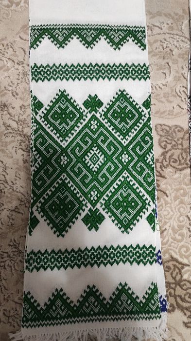 Сорочка дитяча на 5-6 років. Плаття жіноче 38р. Рушники низинкою.