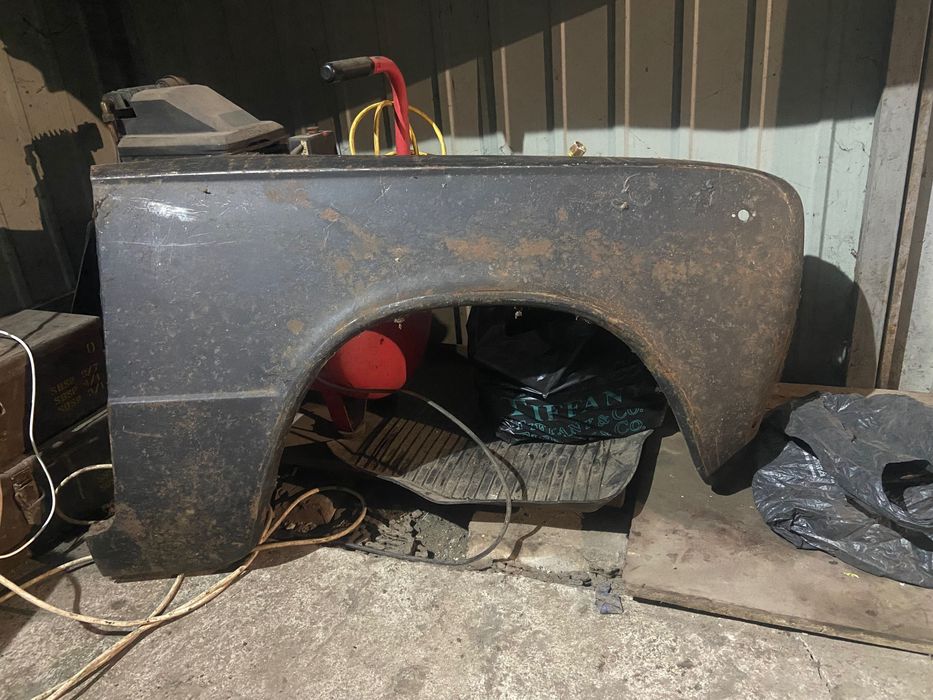 Кузовні деталі  продам