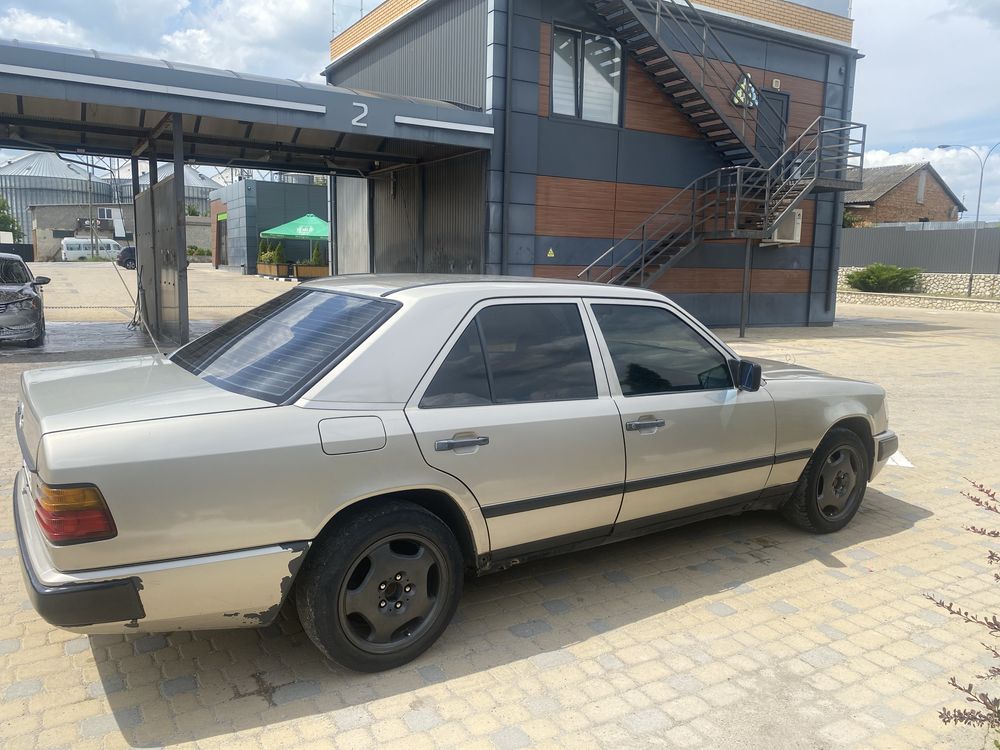Mercedes benz w124 250d