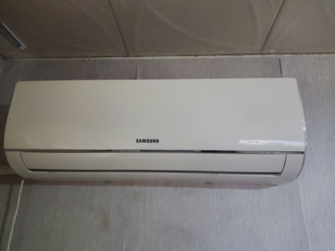 Продам кондиционер ( сплит система) 12 Samsung AR12TXHQASINUA