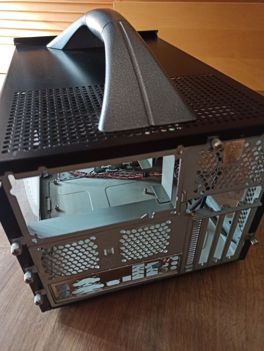 Termaltake lanbox vf1000 series obudowa do komputera