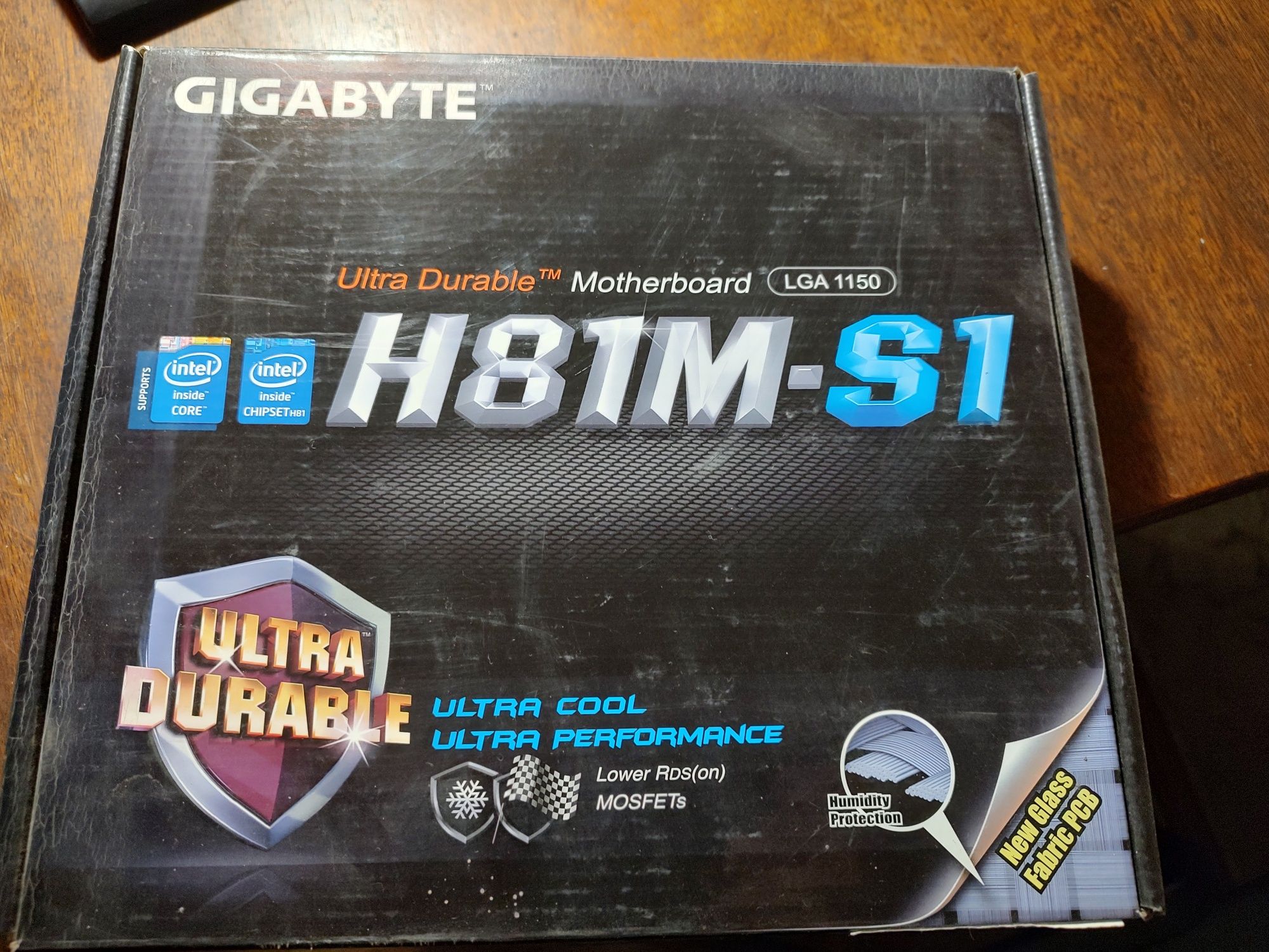 Упаковки с Gigabyte HD5570, Gigabyte HD6670, Asus M4A78-AM, Redmi 9A